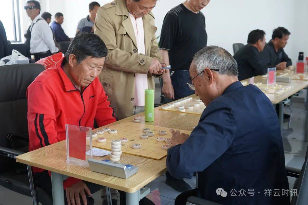主帅指挥棋如排兵布阵坚毅不动摇