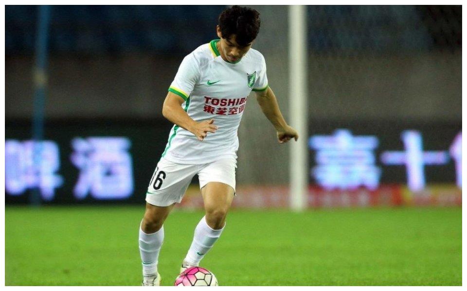 阿贾克斯实力抢眼，轻松晋级下一轮