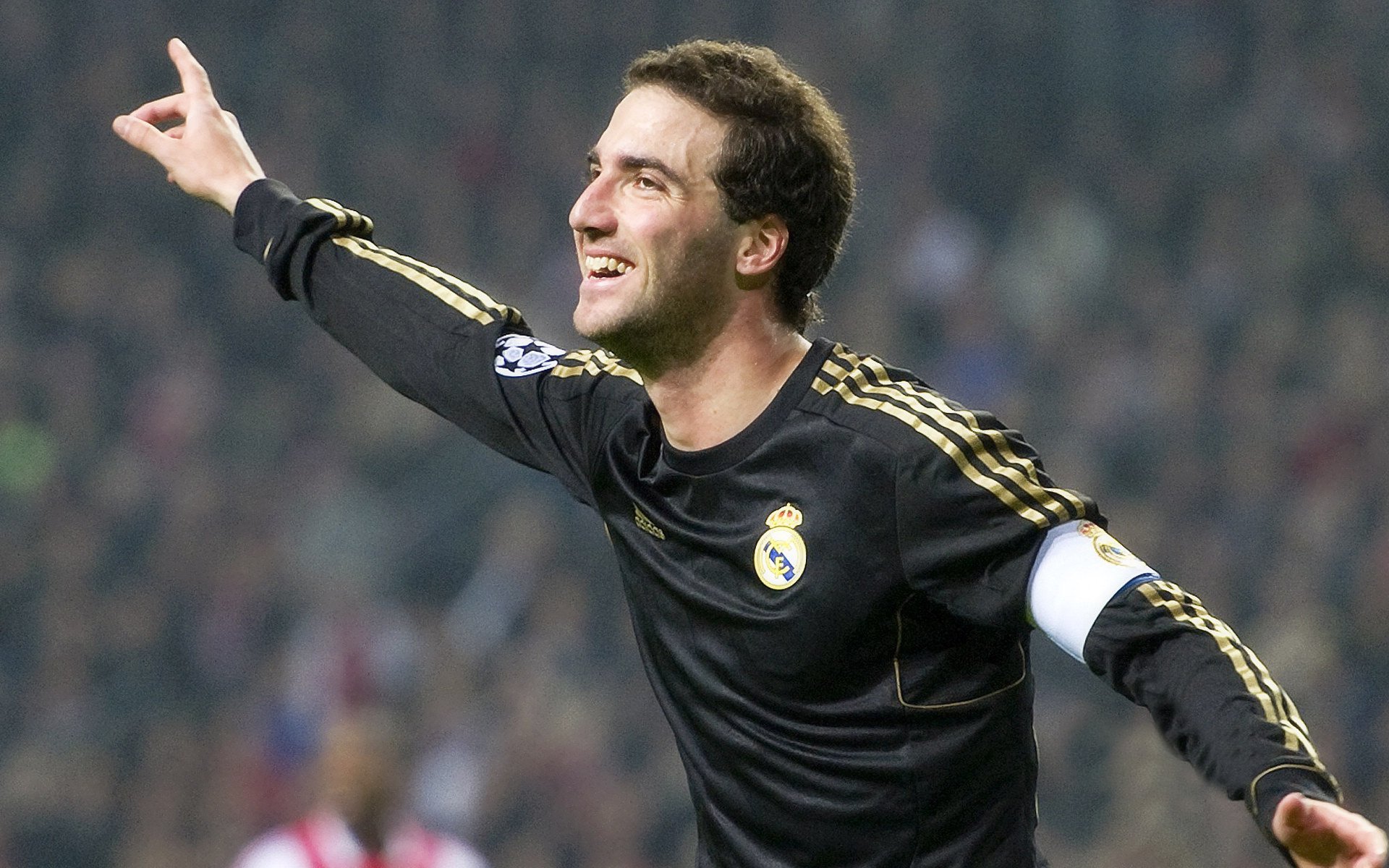 钢铁丛林中的自由人，阿劳霍如何以乌拉圭式绞杀，冰封巴萨的传控血脉