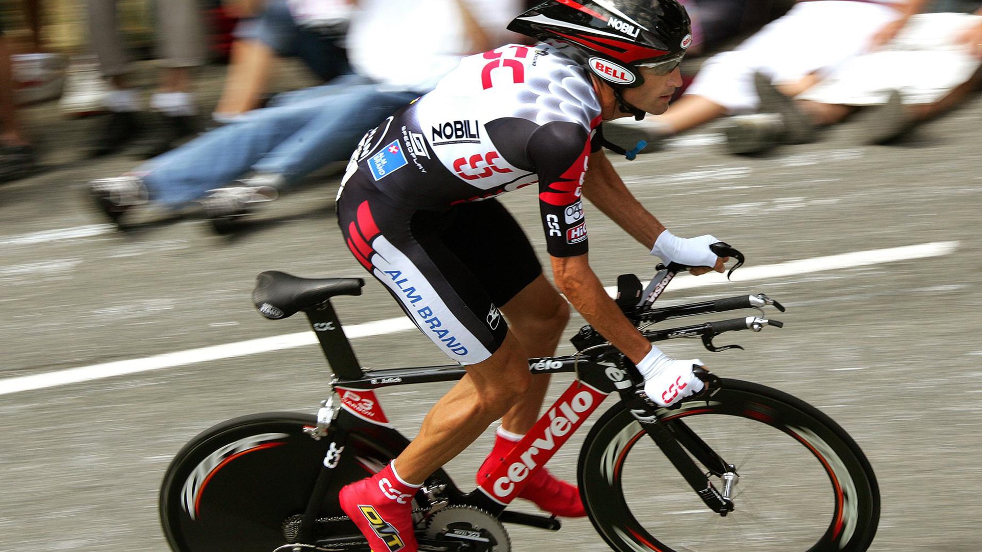 欧冠半决赛之夜，哈登进攻端无人可挡，当篮球巨星闪耀绿茵场边