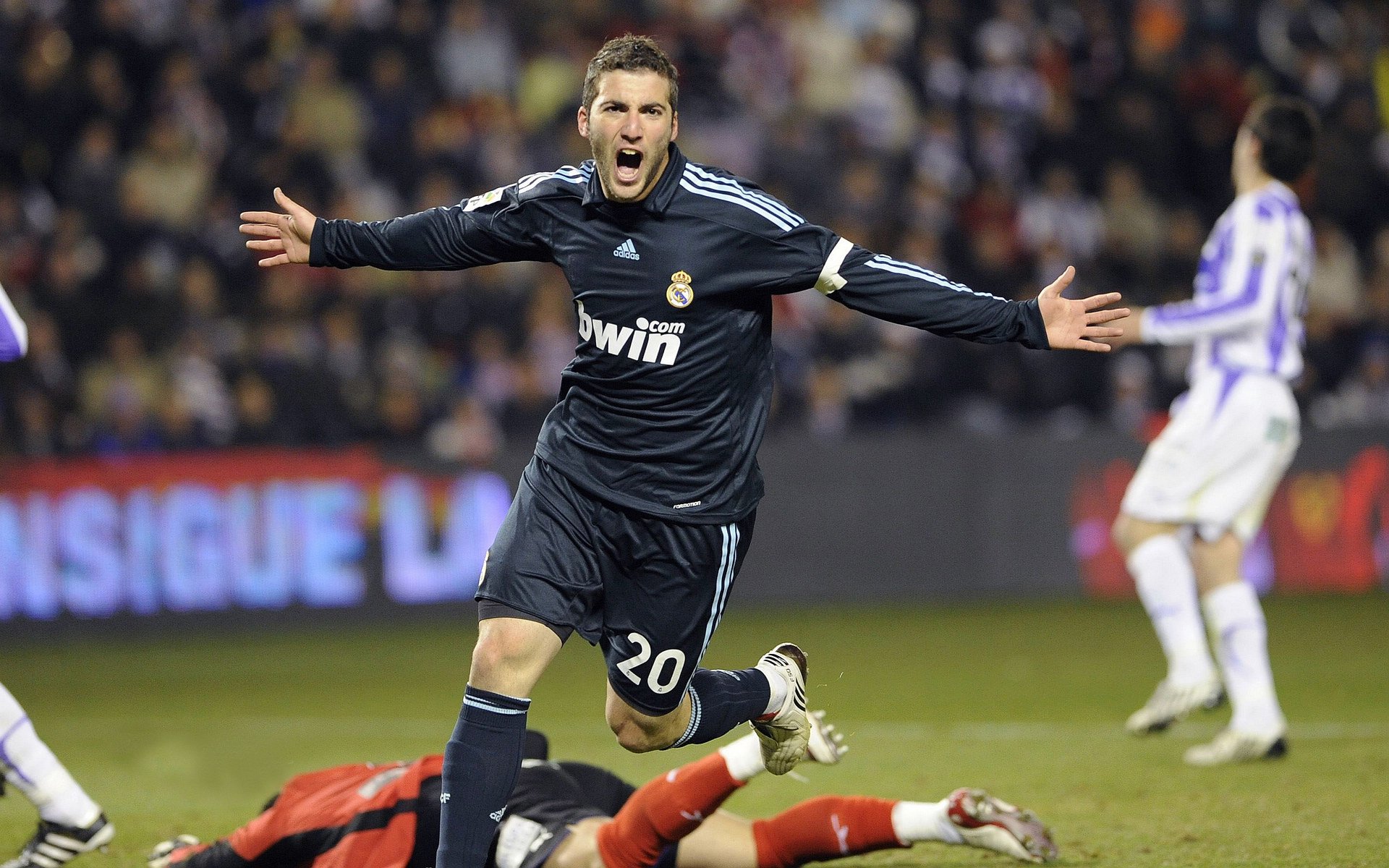 伊比利亚鏖战记,克瓦拉茨赫利亚一锤定音,格鲁吉亚旋风撕裂葡萄牙防线