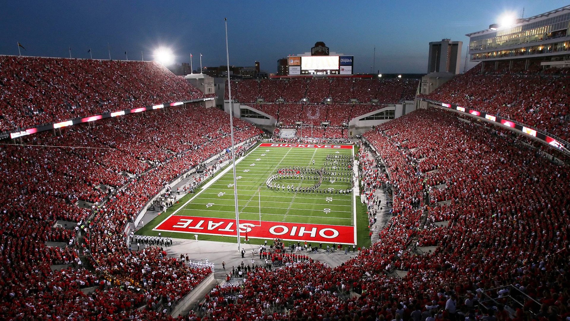 赛道风云，梅赛德斯逆转阿斯顿马丁，维斯塔潘展现绝对统治力